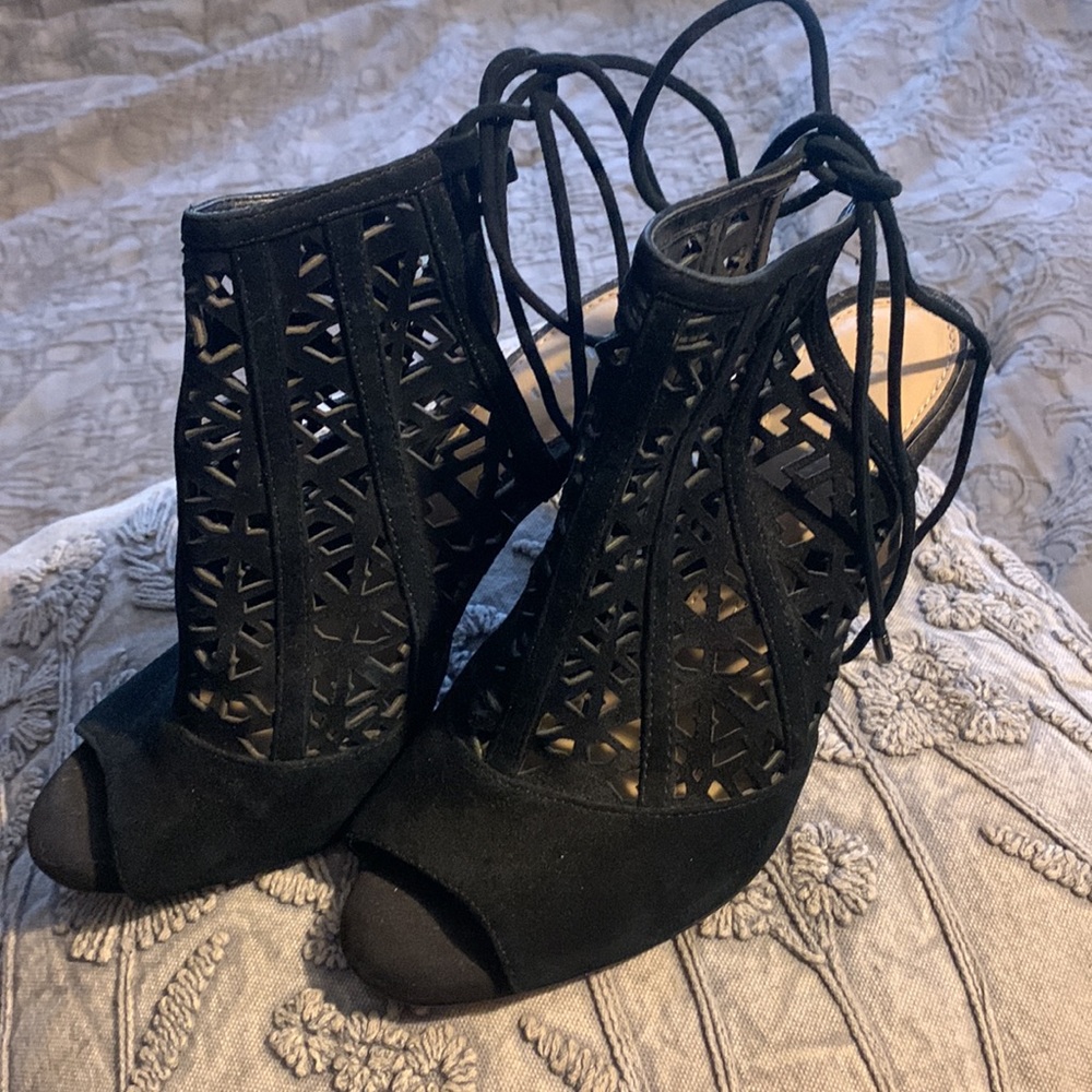 Gianni Bini peep toe heals